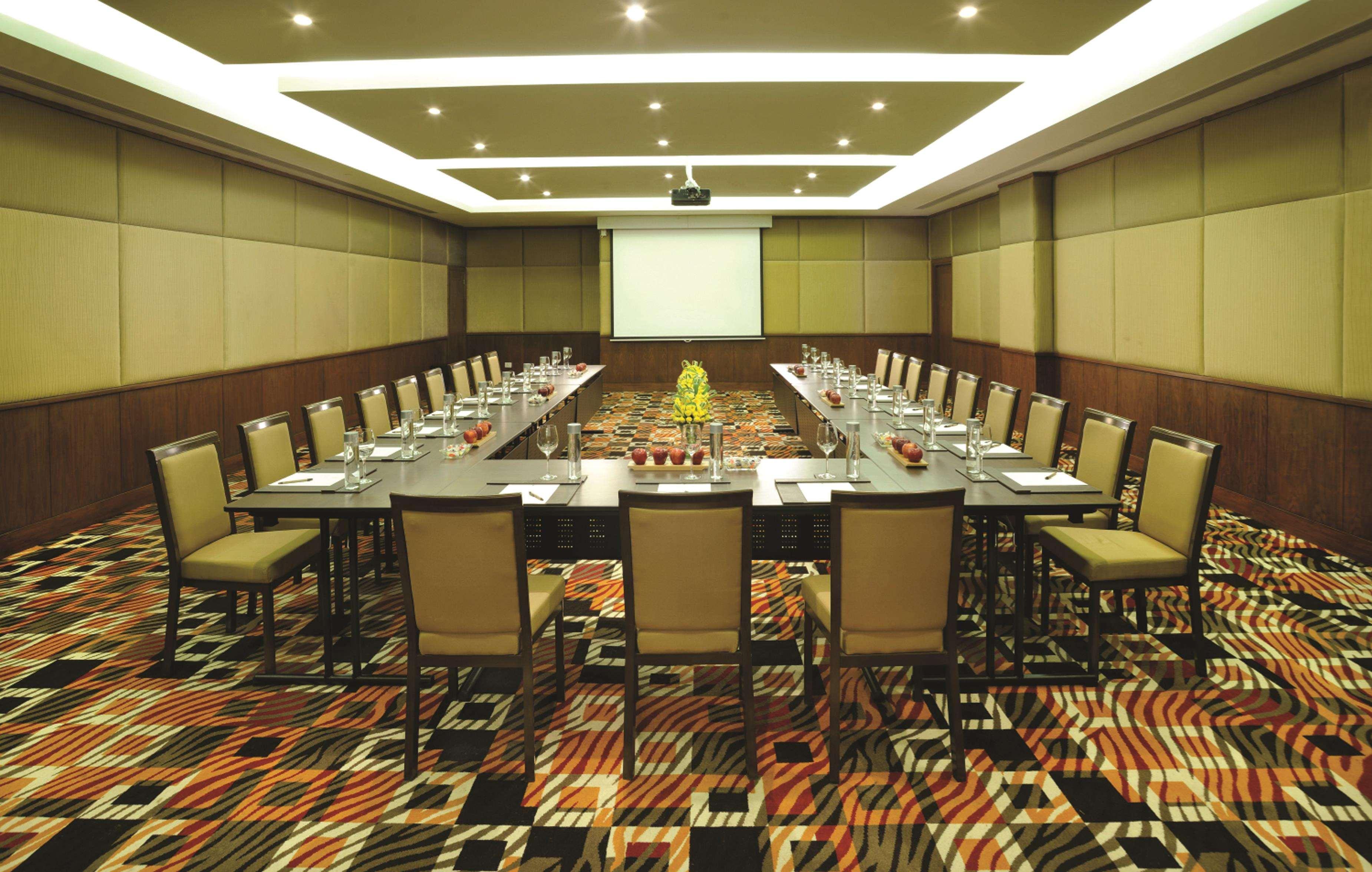 Doubletree By Hilton Gurgaon New Delhi Ncr Hotel Perniagaan gambar